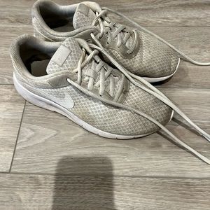 Nike tanjun sneakers